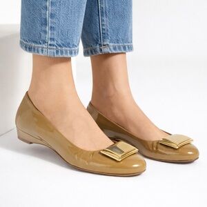 Salvatore Ferragamo Patent Leather Flats Gold Vara Bow – Women’s Size 5.5